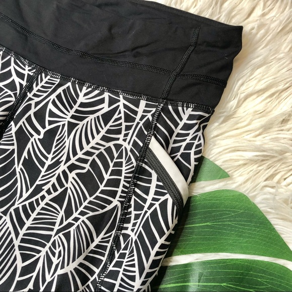 lululemon athletica crops - Picture 3 of 7